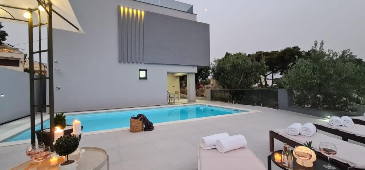 Villa Gray Tribunj  Luaran gambar