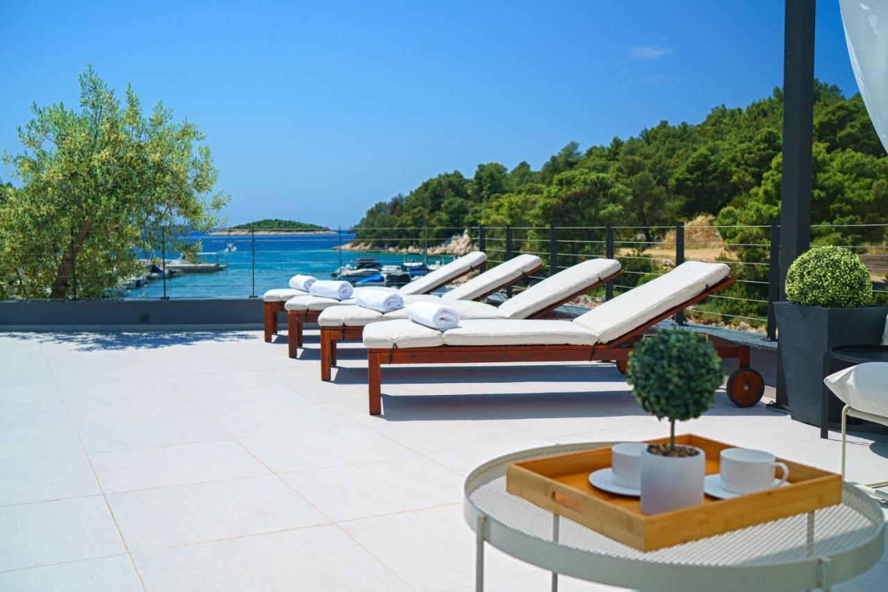 Villa Gray Tribunj  Luaran gambar